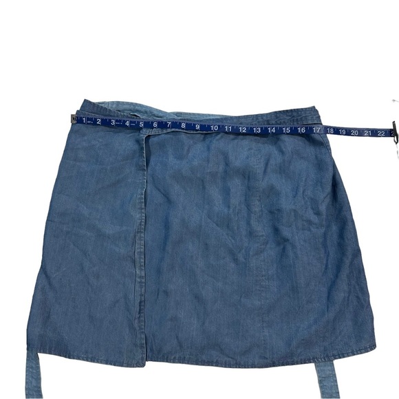 Marine Layer Poppy Reversible Wrap Mini Skirt  Medium Wash Chambray Denim Sz Med - Picture 9 of 16